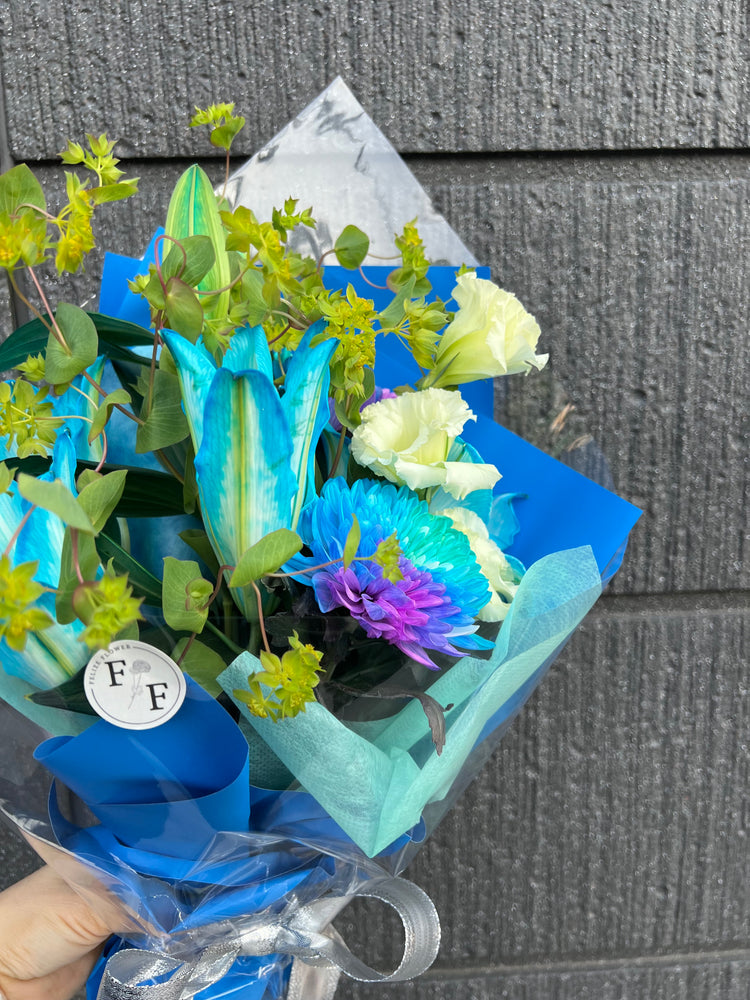 お任せブルーユリの花束