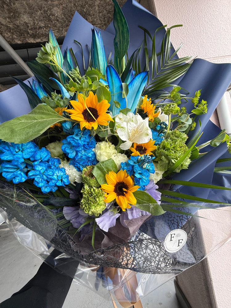 染めユリ使用ロイヤルブルーの花束