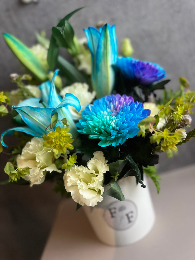 【MS サイズ】セリアンブルーのフラワーアレンジメント