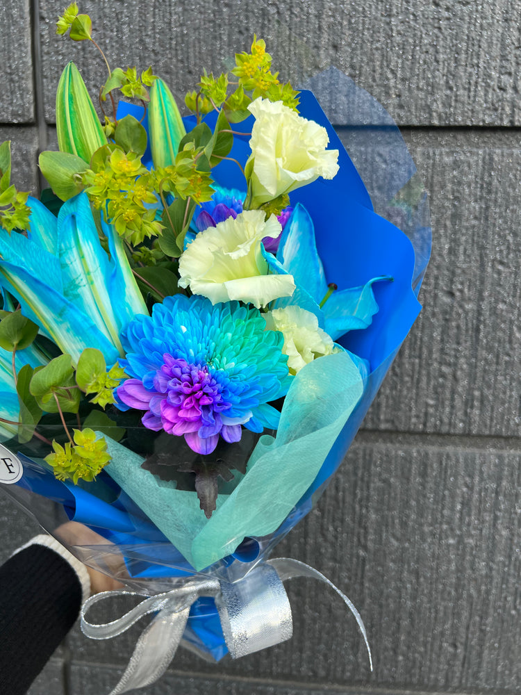 お任せブルーユリの花束