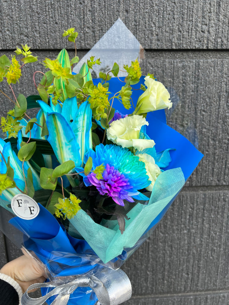 お任せブルーユリの花束