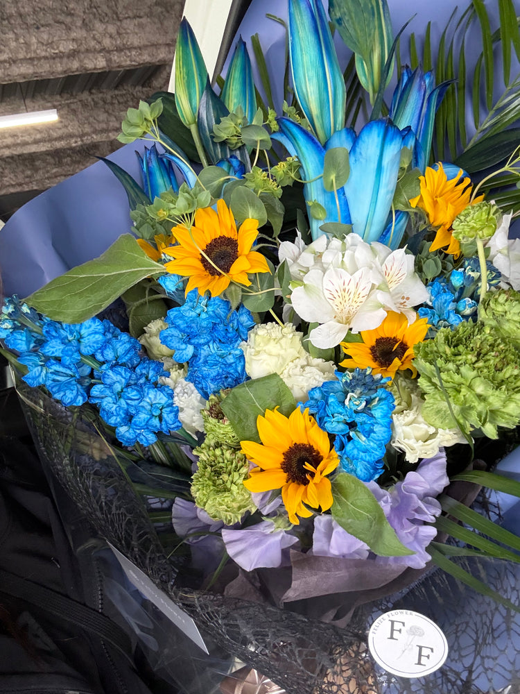 染めユリ使用ロイヤルブルーの花束