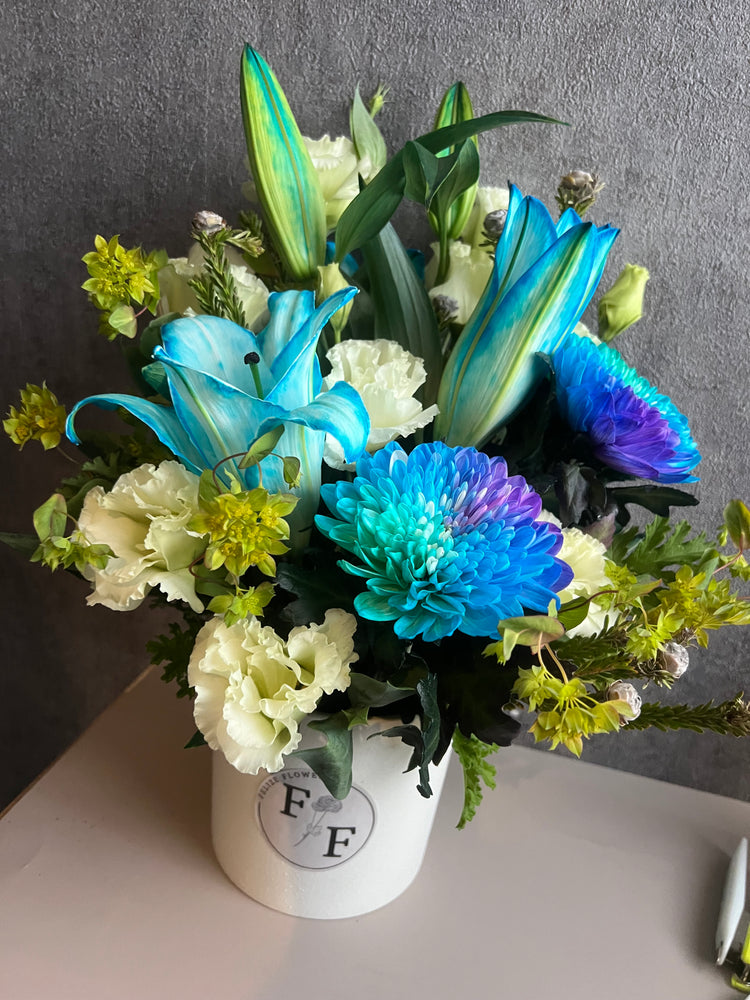 【MS サイズ】セリアンブルーのフラワーアレンジメント
