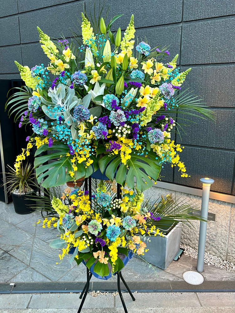 フローリストお任せブルー&イエローの二段スタンド花