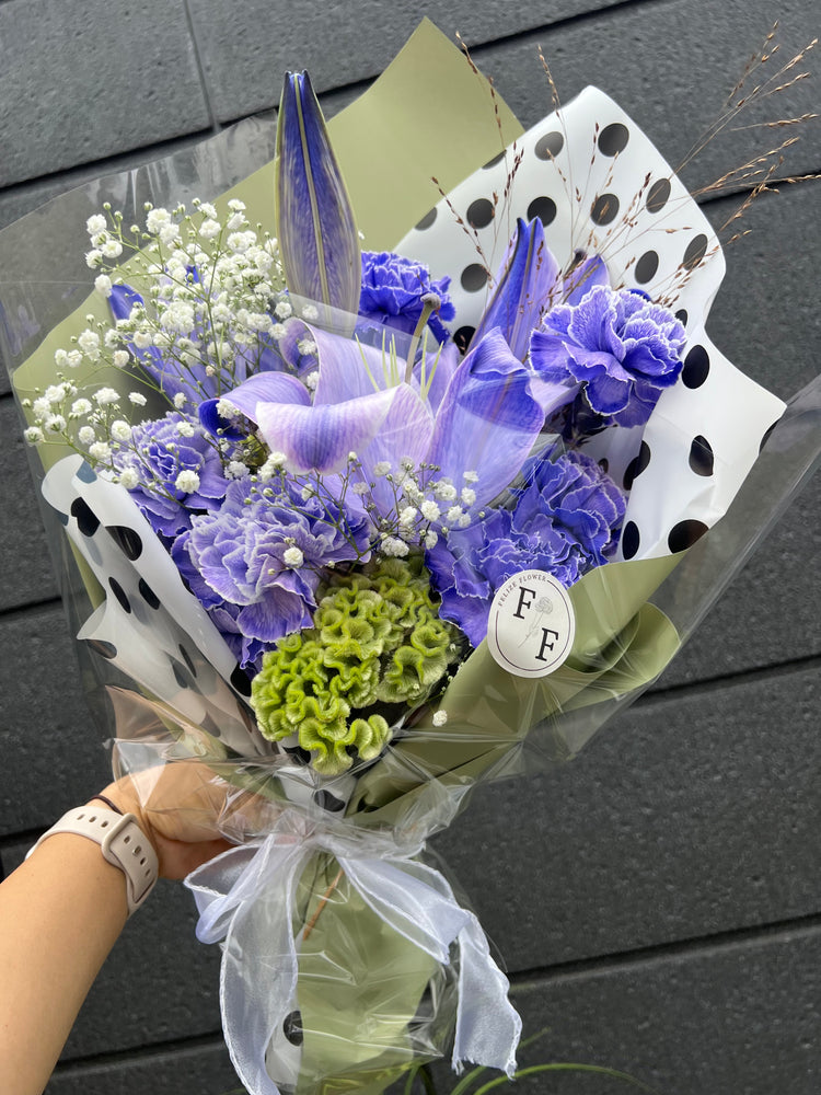 パープル系のお任せユリ花束