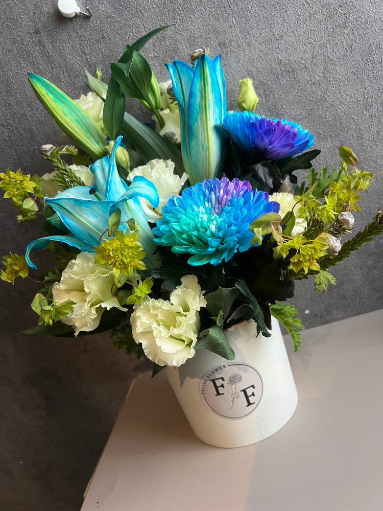 【MS サイズ】セリアンブルーのフラワーアレンジメント