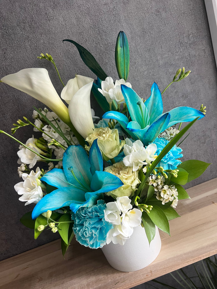 【MS サイズ】セリアンブルーのフラワーアレンジメント