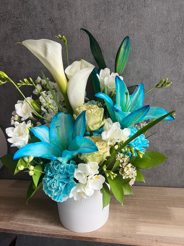 【MS サイズ】セリアンブルーのフラワーアレンジメント
