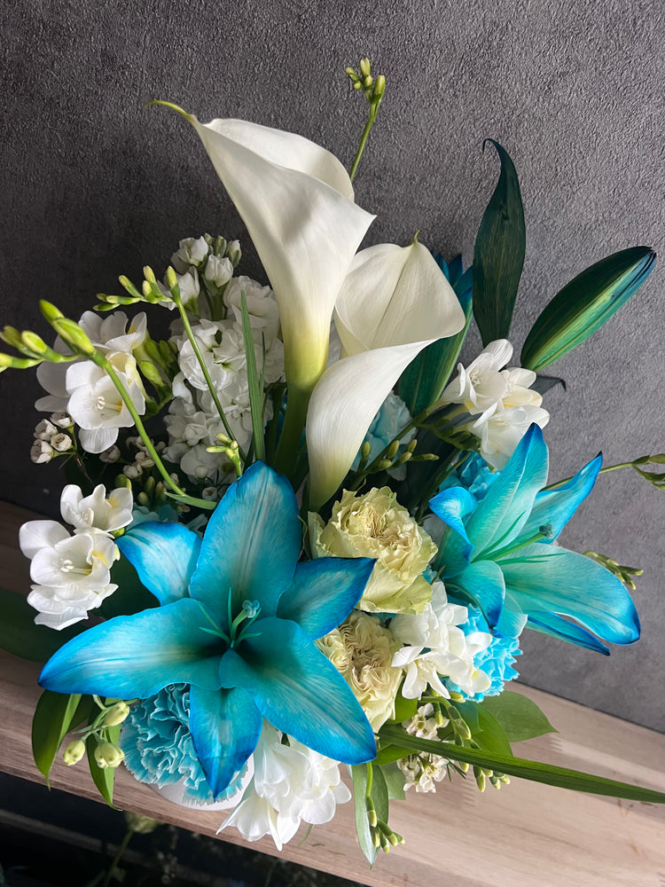 【MS サイズ】セリアンブルーのフラワーアレンジメント