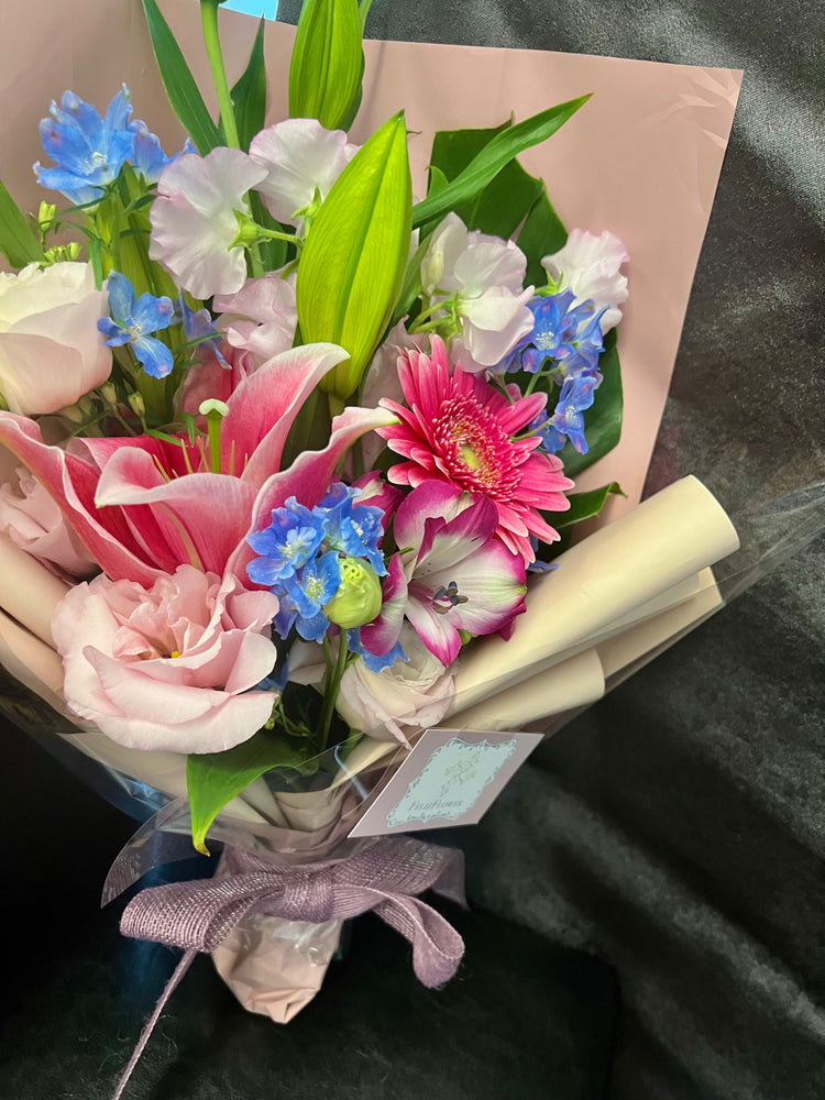 ピンク系おまかせ花束(ピンクユリ入り)