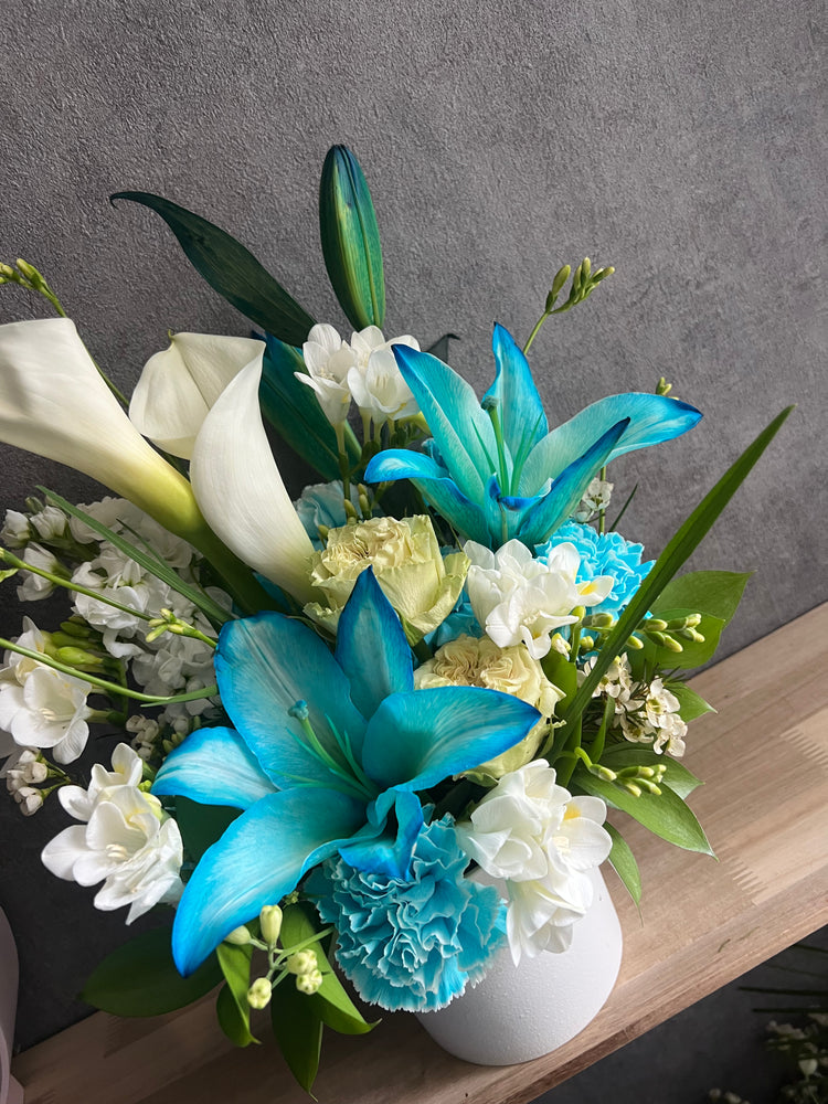 【MS サイズ】セリアンブルーのフラワーアレンジメント