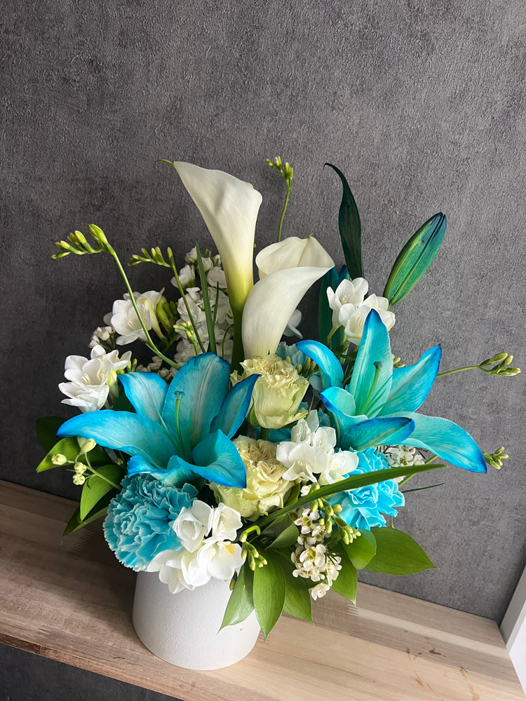 【MS サイズ】セリアンブルーのフラワーアレンジメント