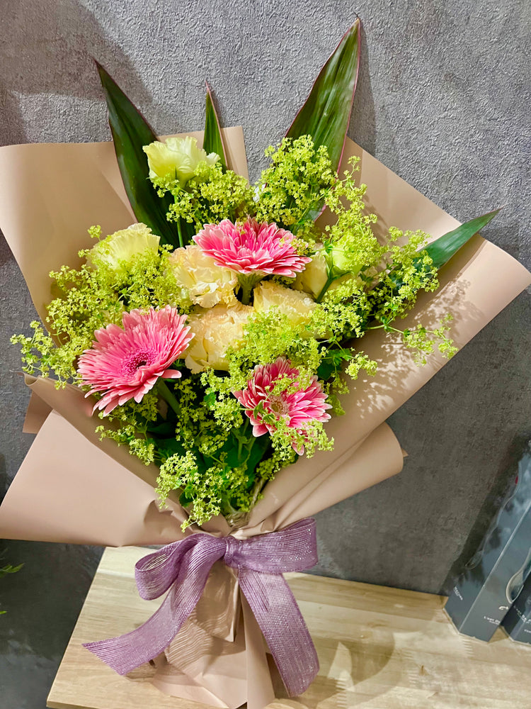 ピンクガーベラ入り花束