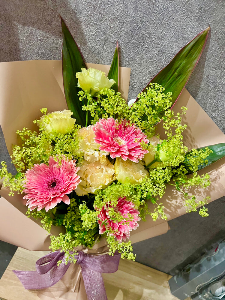 ピンクガーベラ入り花束