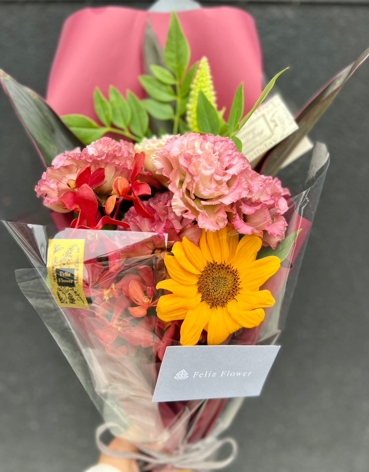 おまかせスタイリッシュ花束(モカラルビー&ひまわり)