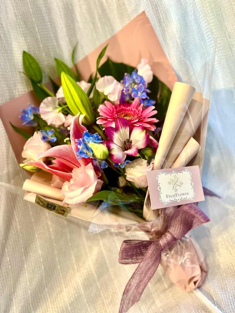 ピンク系おまかせ花束(ピンクユリ入り)