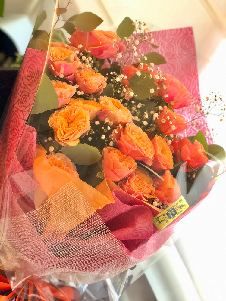 オレンジローズとカスミソウのシンプル花束