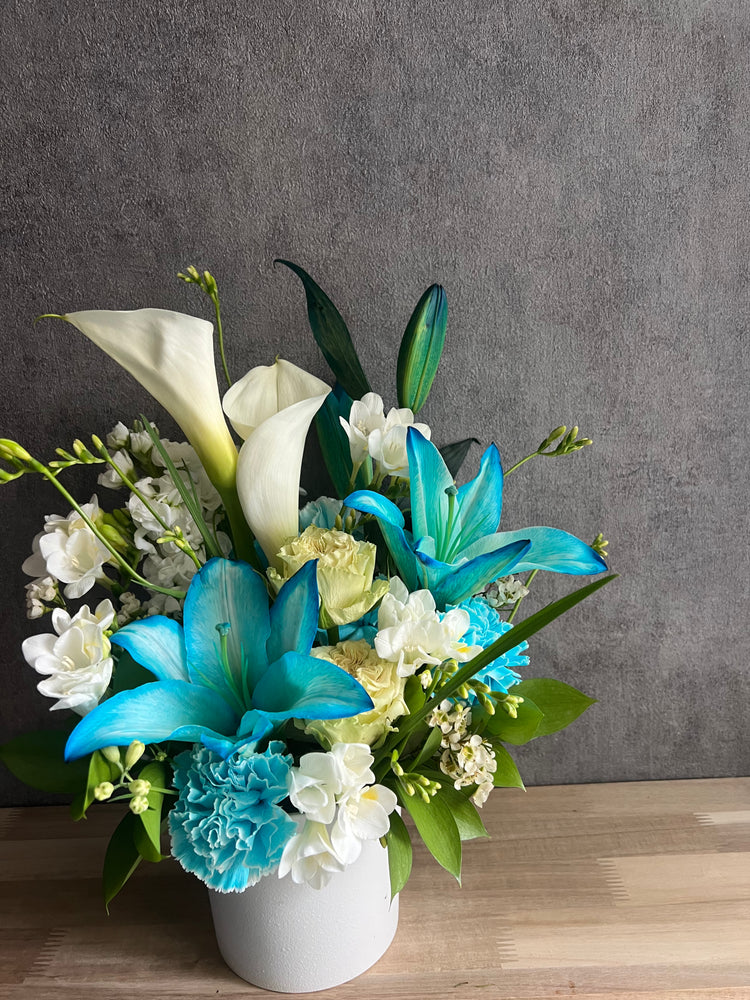 【MS サイズ】セリアンブルーのフラワーアレンジメント