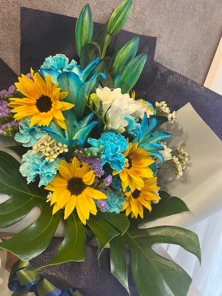 ゴージャスな60cm青百合の花束