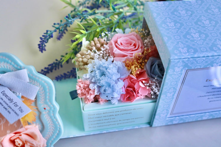 お花を詰め込んだフラワーフォトBOX