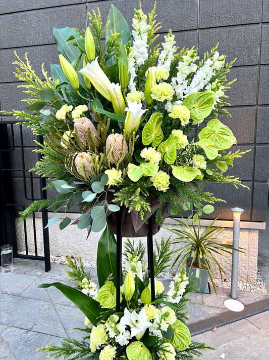 フローリストお任せ二段グリーン系スタンド花