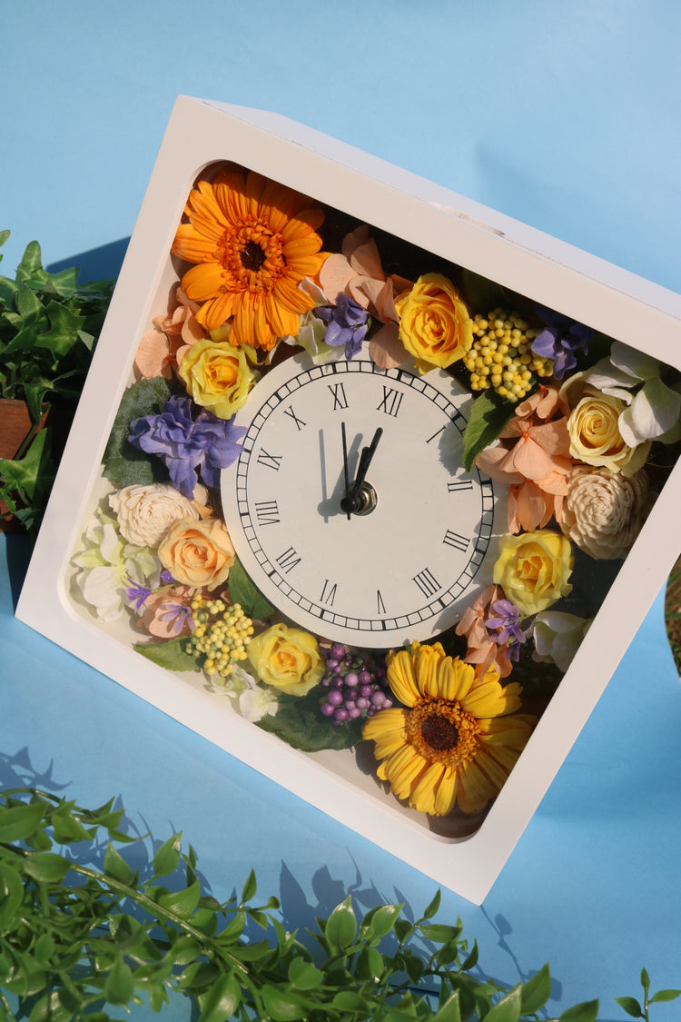 お花をたくさん詰め込んだ置き時計【Amarillo fresco】