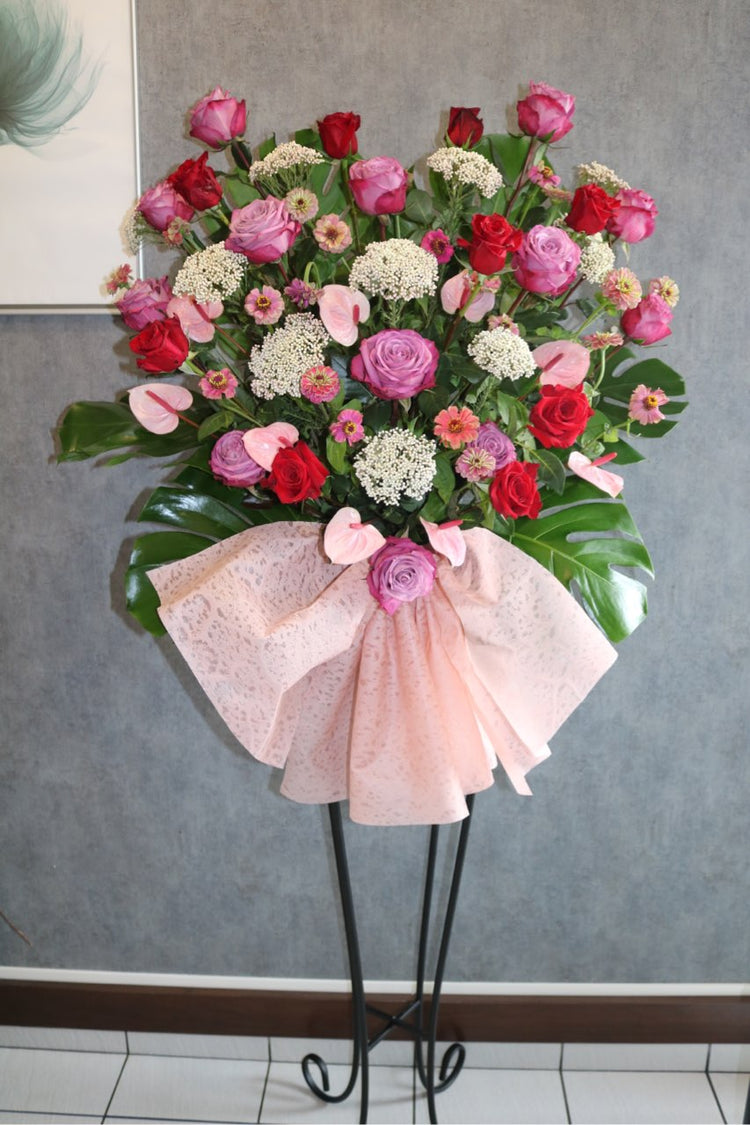 ピンクのハートスタンド花一段