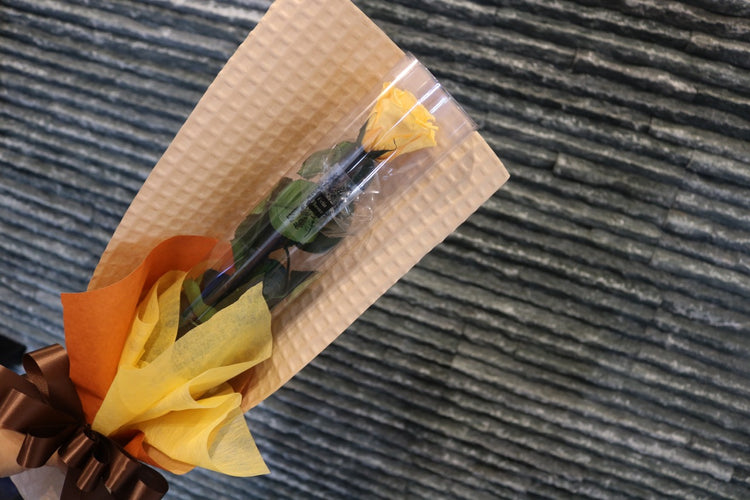 黄色のステムローズ〜preserved flower〜ラッピング付き