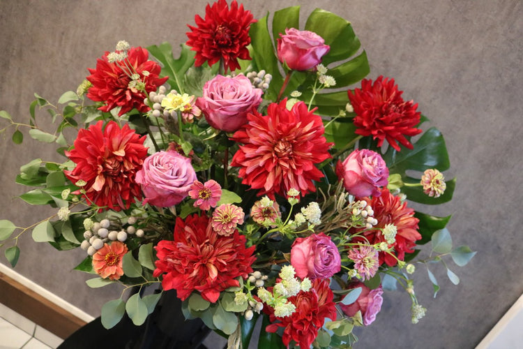 【スタンドSサイズ】フローリストお任せアレンジメント(Red)