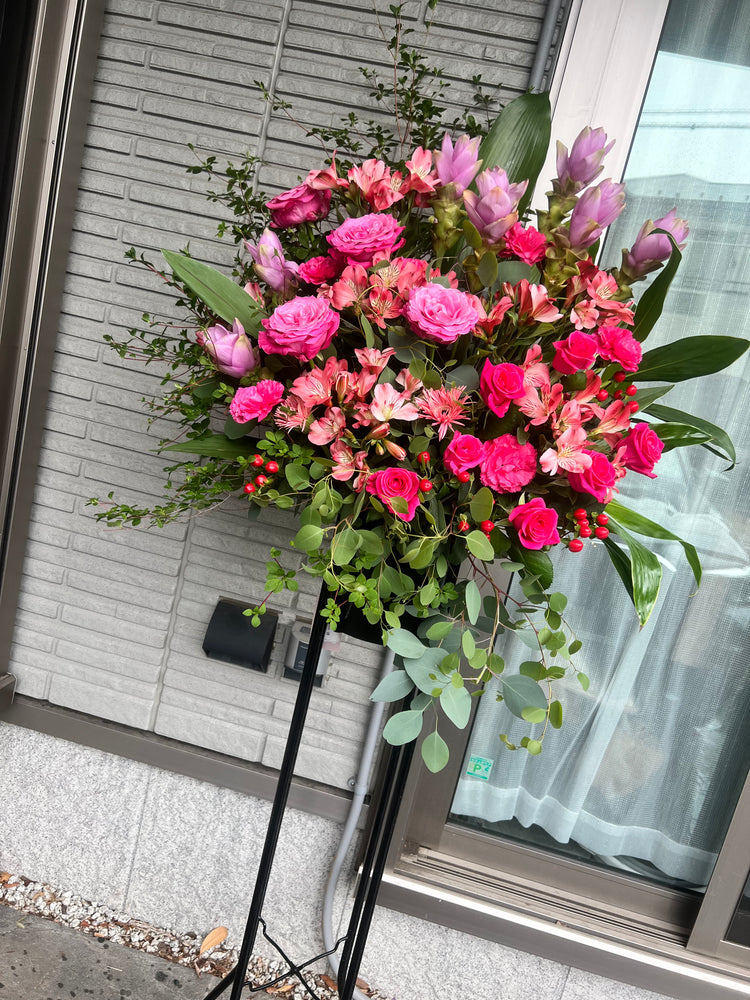 フローリストお任せクリーミーピンクスタンド花