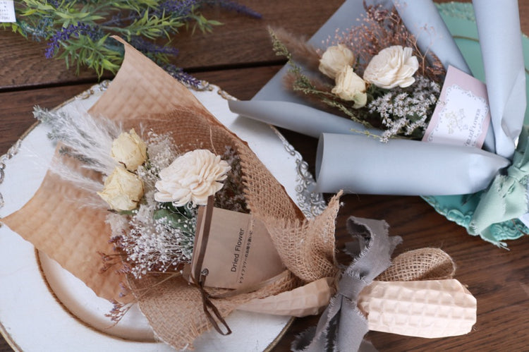 ドライフラワーのプチギフトスワッグ