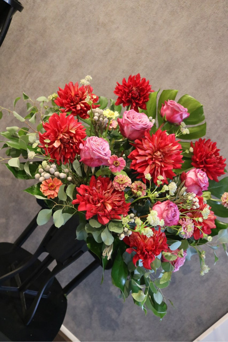 【スタンドSサイズ】フローリストお任せアレンジメント(Red)