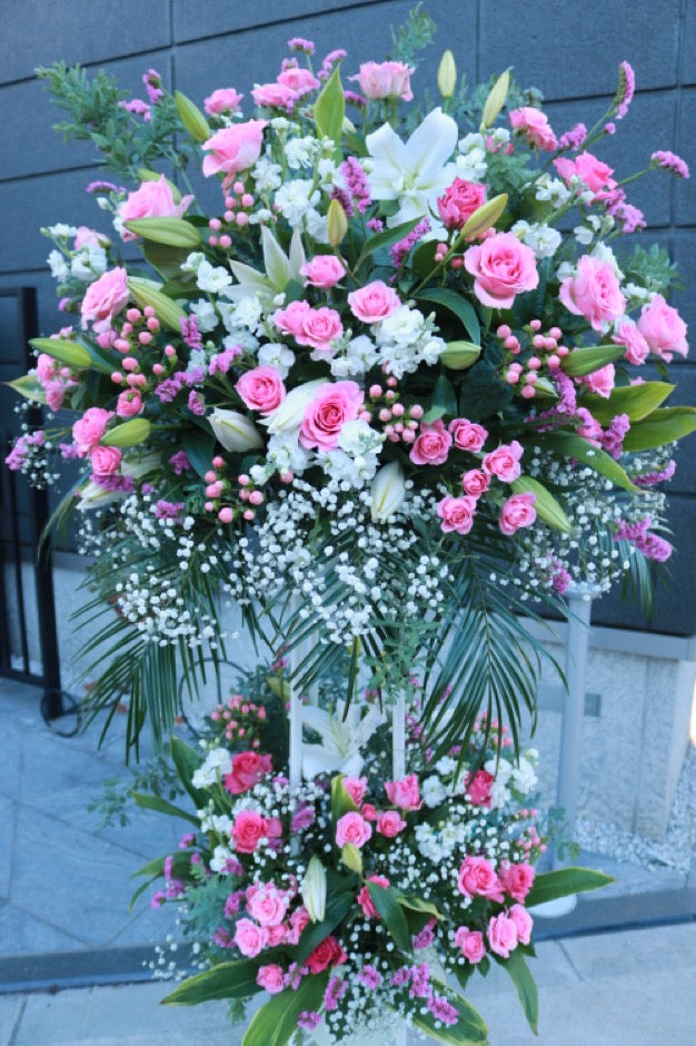 フローリストお任せ白&ピンクの二段スタンド花