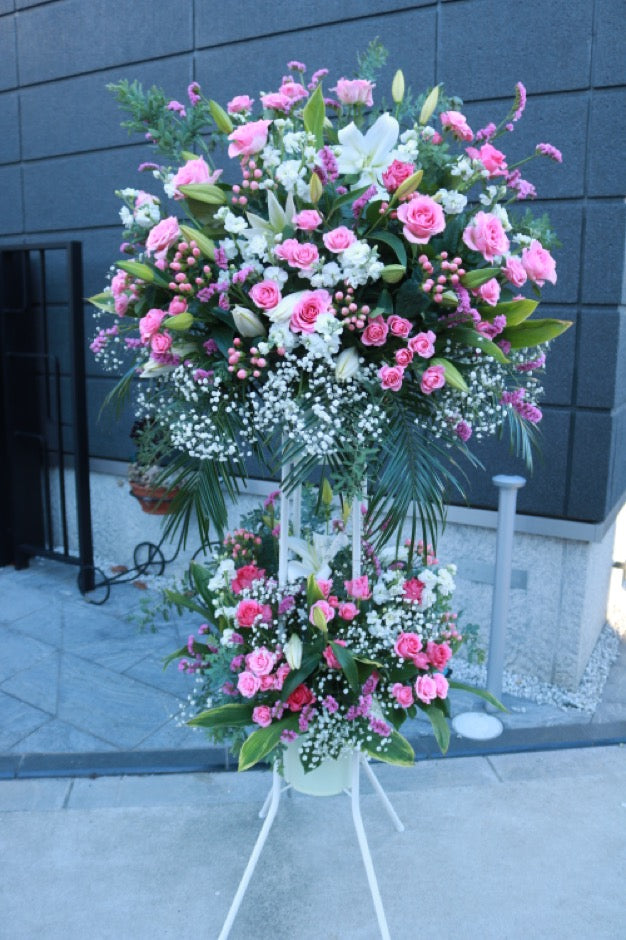 フローリストお任せ白&ピンクの二段スタンド花
