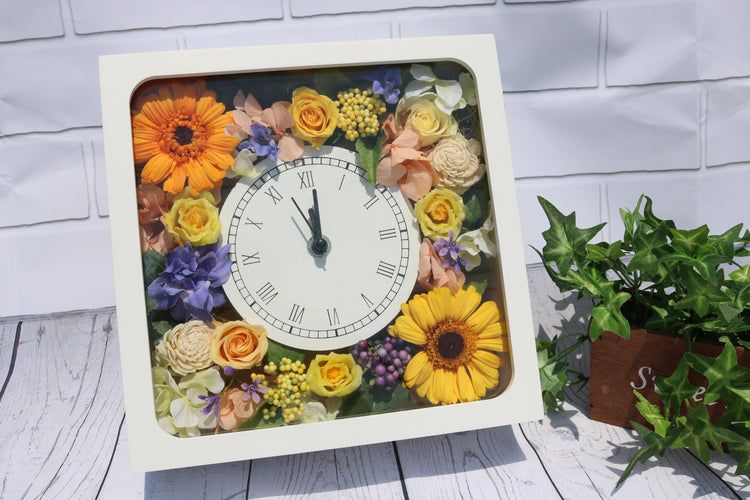お花をたくさん詰め込んだ置き時計【Amarillo fresco】
