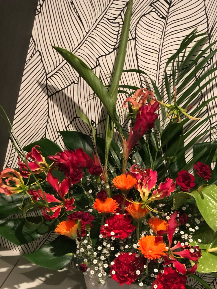 【Lサイズ】季節のお花アレンジメント(赤系)