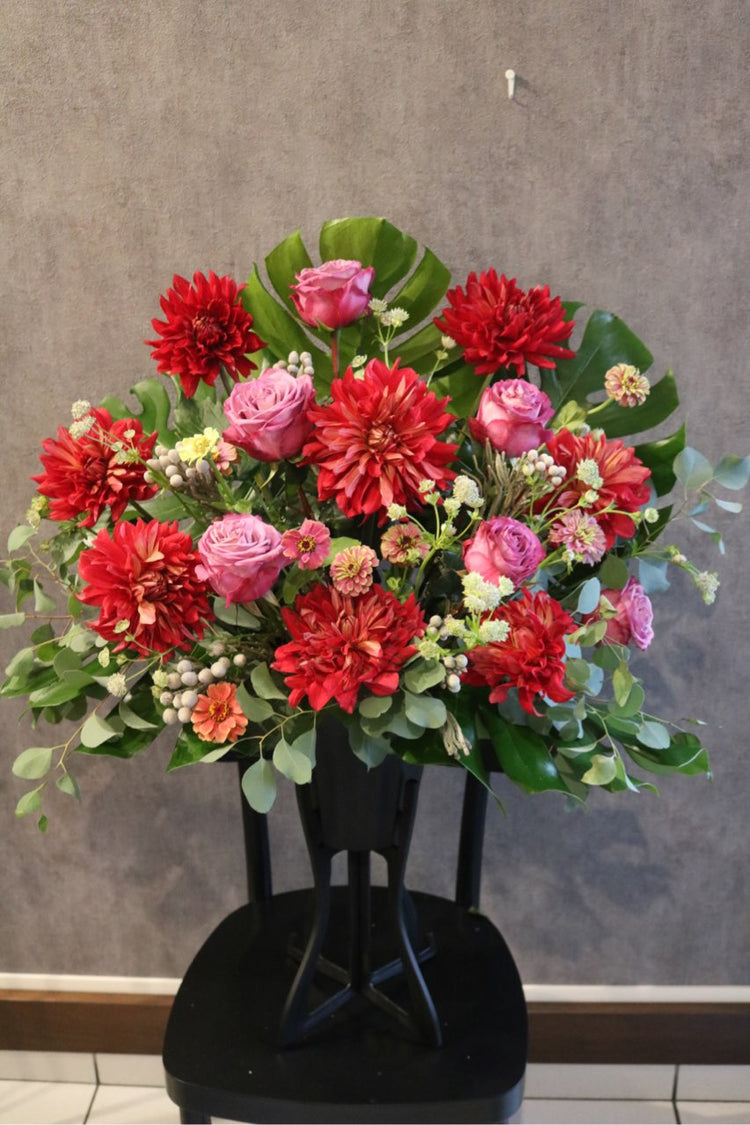 【スタンドSサイズ】フローリストお任せアレンジメント(Red)