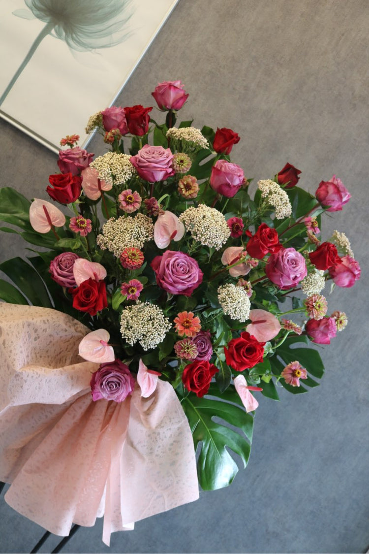 ピンクのハートスタンド花一段