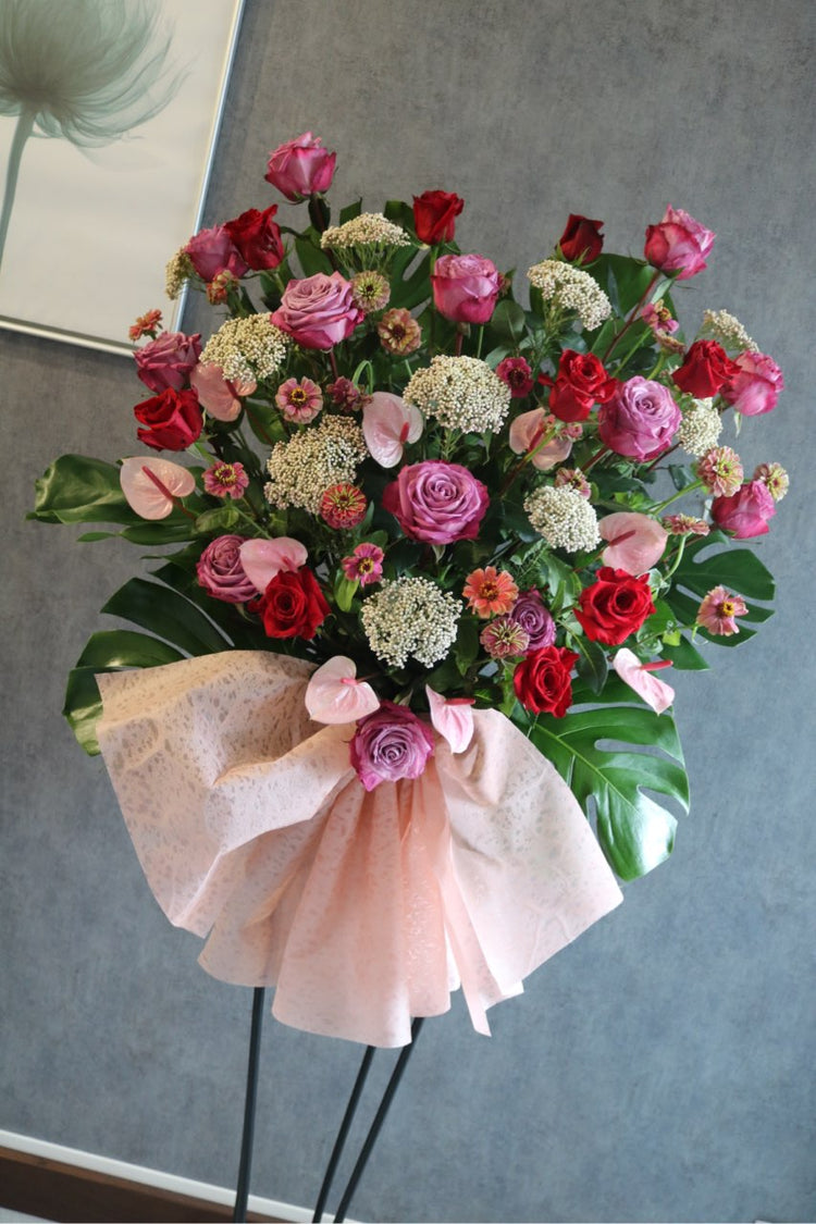 ピンクのハートスタンド花一段