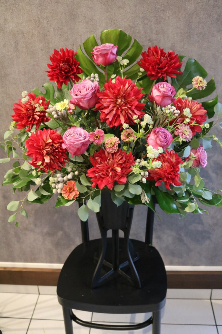 【スタンドSサイズ】フローリストお任せアレンジメント(Red)