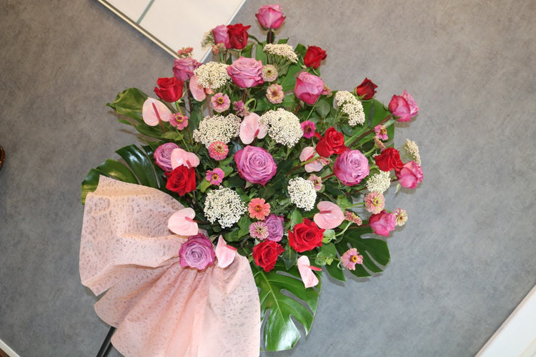 ピンクのハートスタンド花一段