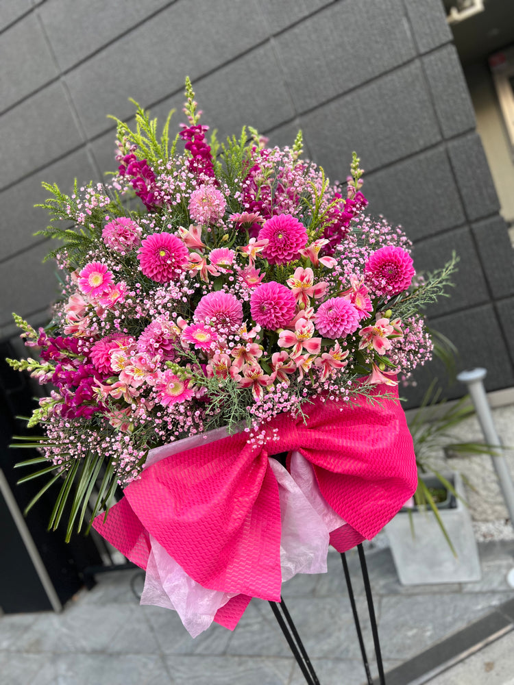 フローリストおまかせピンクスタンド花