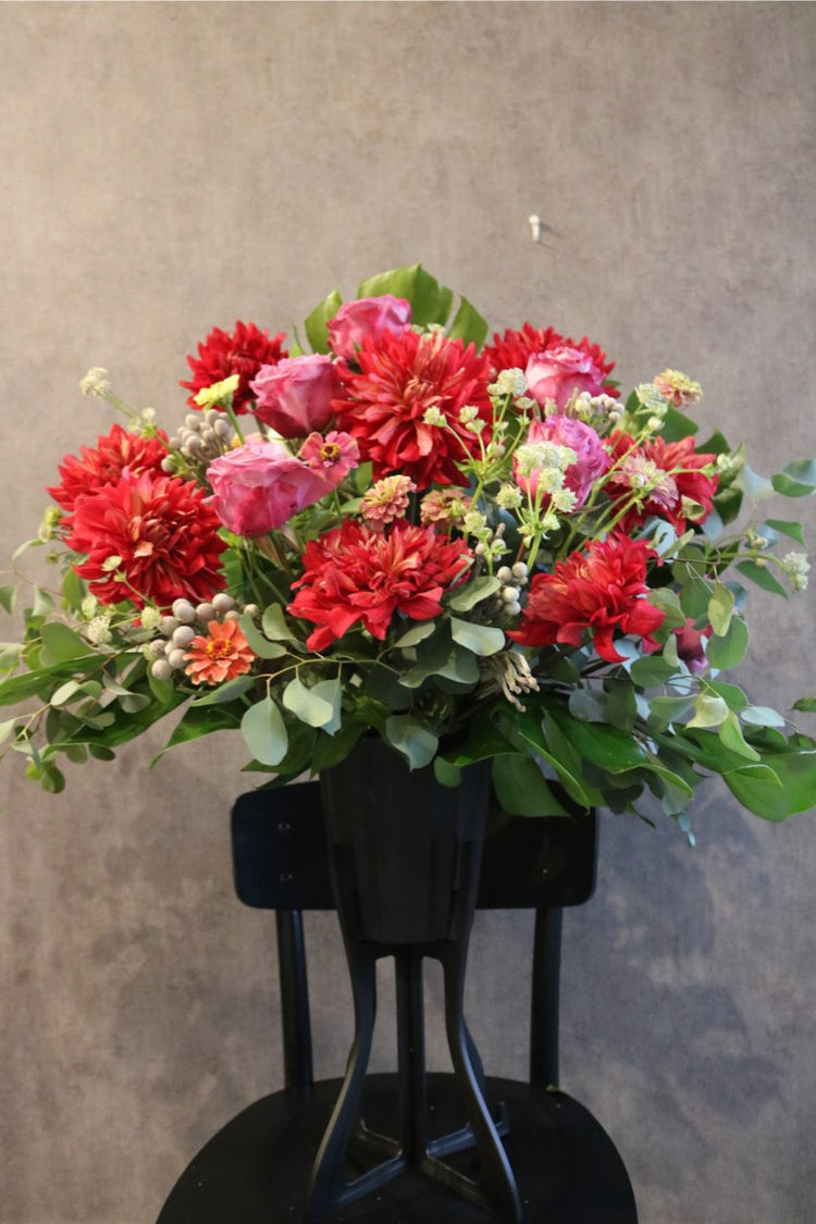 【スタンドSサイズ】フローリストお任せアレンジメント(Red)