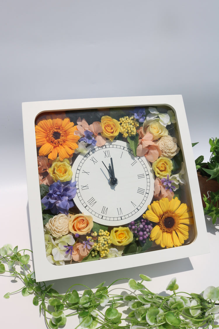 お花をたくさん詰め込んだ置き時計【Amarillo fresco】